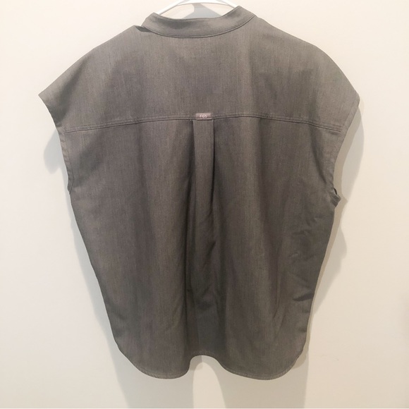 FIGS Graphite Rafaela Oversized Sleeveless Scrub Top Size Medium - Picture 3 of 13
